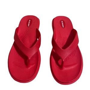 Okabashi Size Medium Red Floral Flip Flops